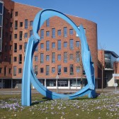 Alphen_kunstwerk_dark_limousine_exit